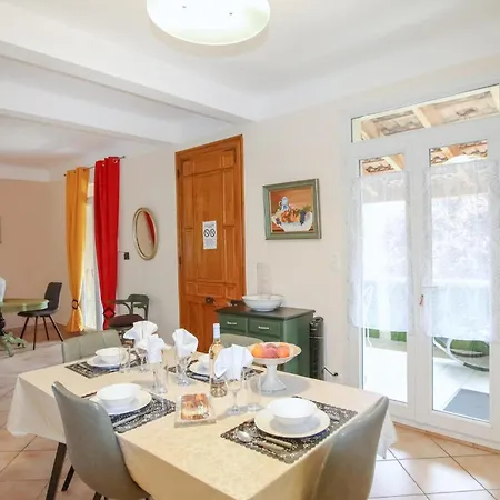 Holiday home Gorgeous In With Wifi Eyguians